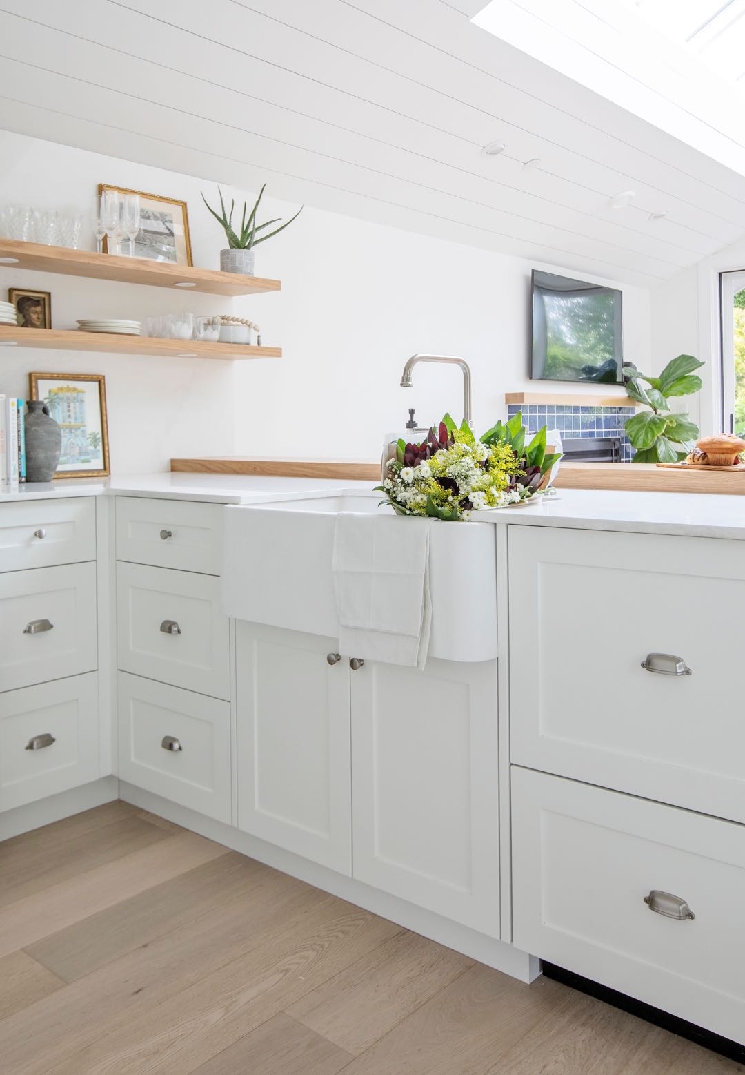 Countertop and interior photo 74 from Alpine