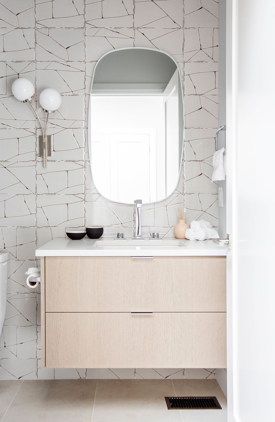 Countertop and interior photo 85 from Alpine
