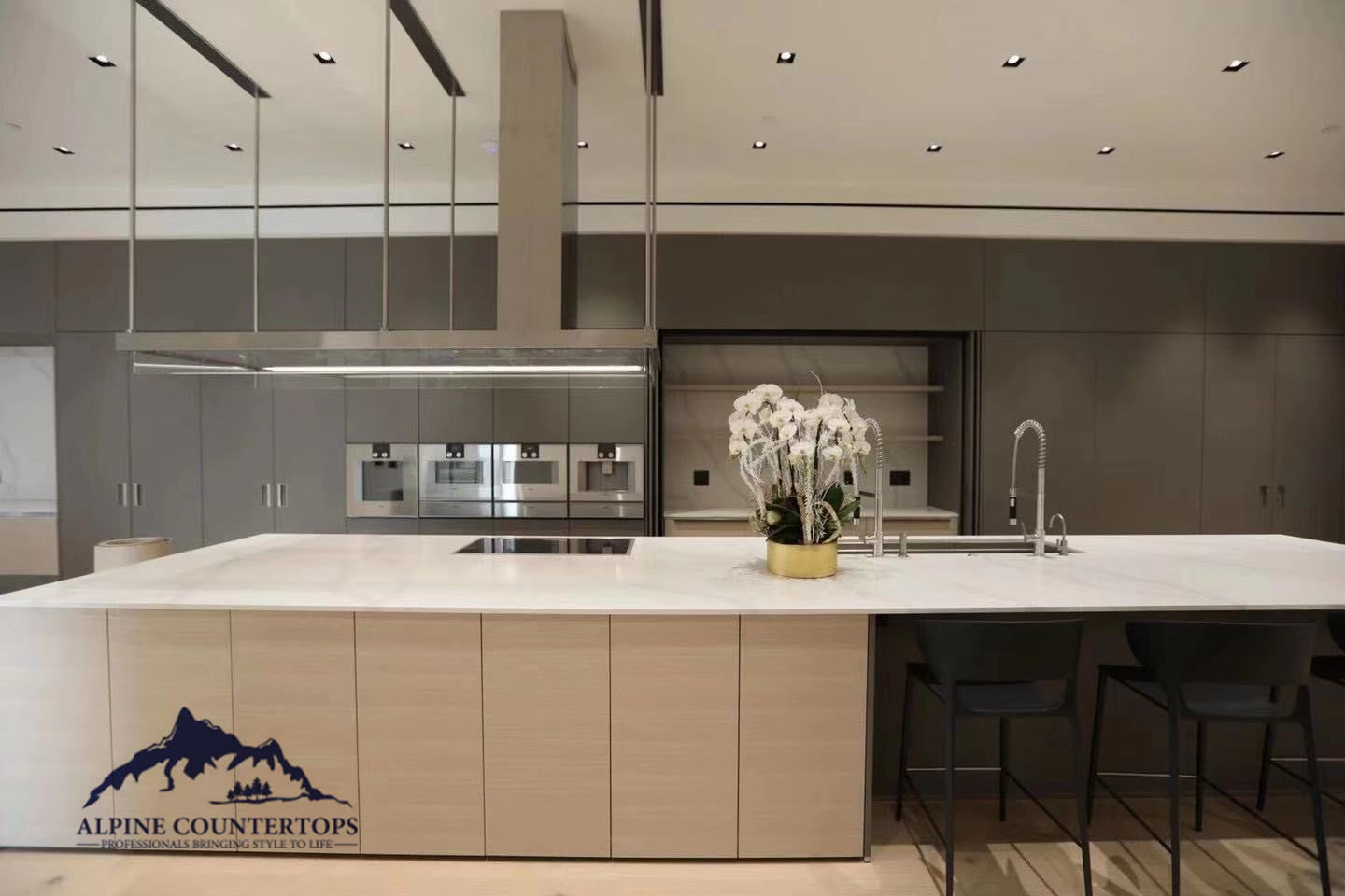 Countertop and interior photo 91 from Alpine