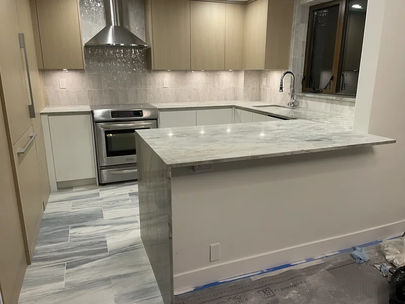 Peninsula, cooking counter and window-side sink